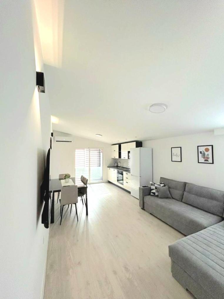 Smile4U Apartment Kastela Bagian luar foto